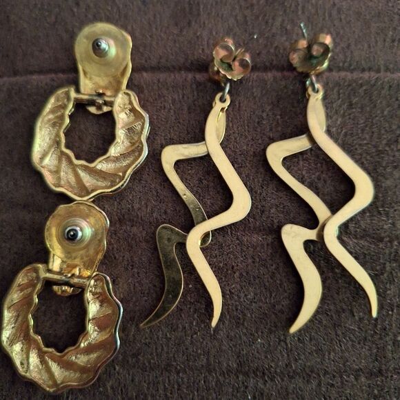 Two Pairs of Gold Tone Dangling Pierced Earrings - Picture 4 of 4